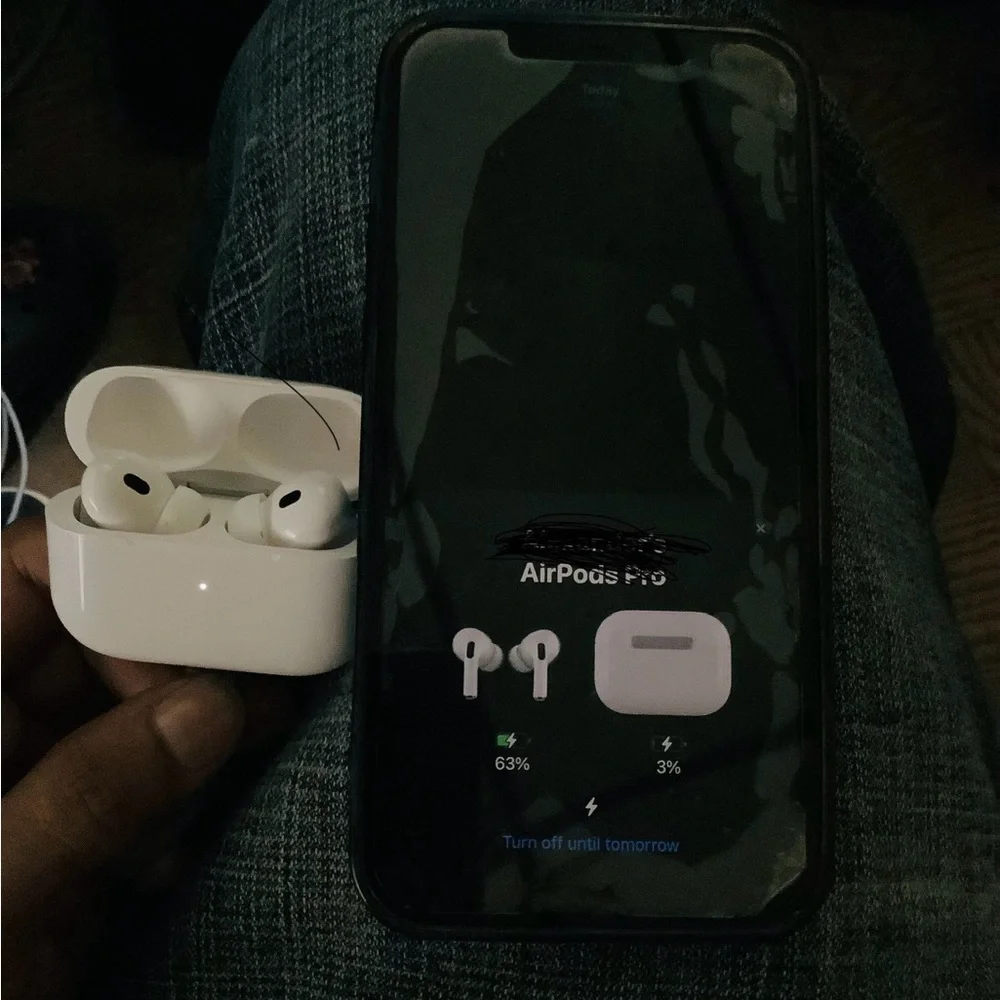 Apple White Wireless Earbuds with Charging Case